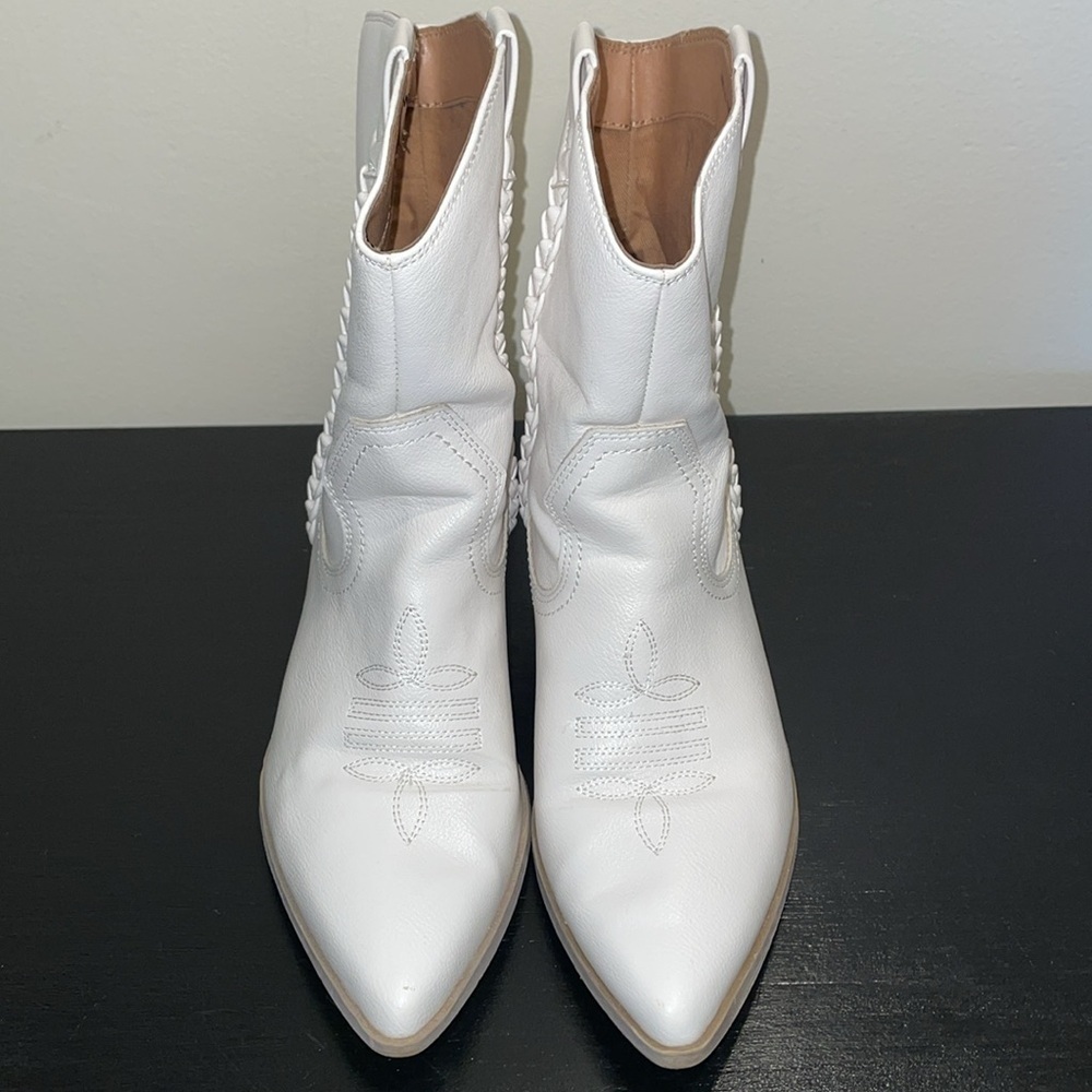 Dolce Vita White‎ Koolson Cowboy Booties. Size 8.5.  Faux Leather.
